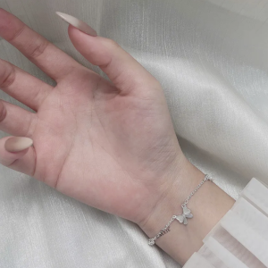 Lắc tay bạc nữ nên đeo tay nào? Bí quyết phong thủy