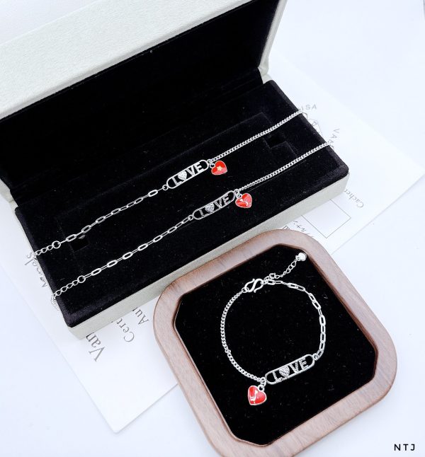 Vòng tay nam nữ có gắn Lá Cờ và biểu tượng Đất Nước Việt Nam -Musesilver