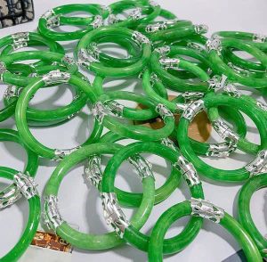 Nam giới nên mua vòng tay bạc S925 giá bao nhiêu là hợp lý?