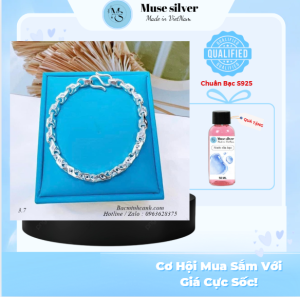lắc bạc nam cao cấp phổ biến hiện nay thể hiện sự sang trọng trước đám đông